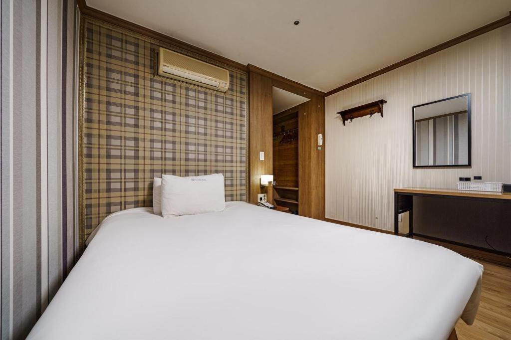 Hotel Olympic Changwon Exterior foto